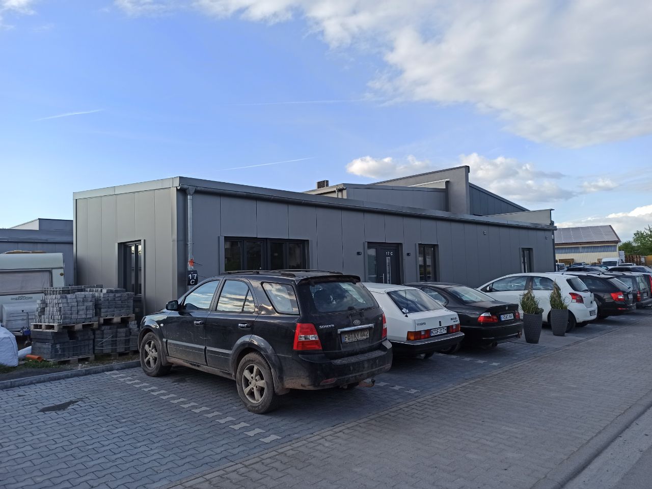 Fahrzeuge im Showroom